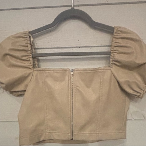 7 For All Mankind NWT Faux
Leather Crop Top Size Medium - Picture 13 of 16